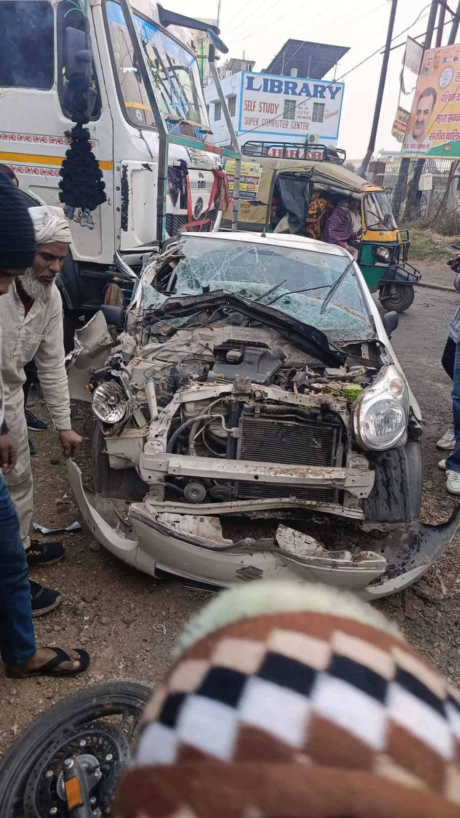 मुजफ्फरनगर में बड़ा हादसा, डंपर ने पूर्व जिला बार अध्यक्ष अनिल जिंदल की कार को उड़ाया, पत्नी समेत 5 लोग घायल