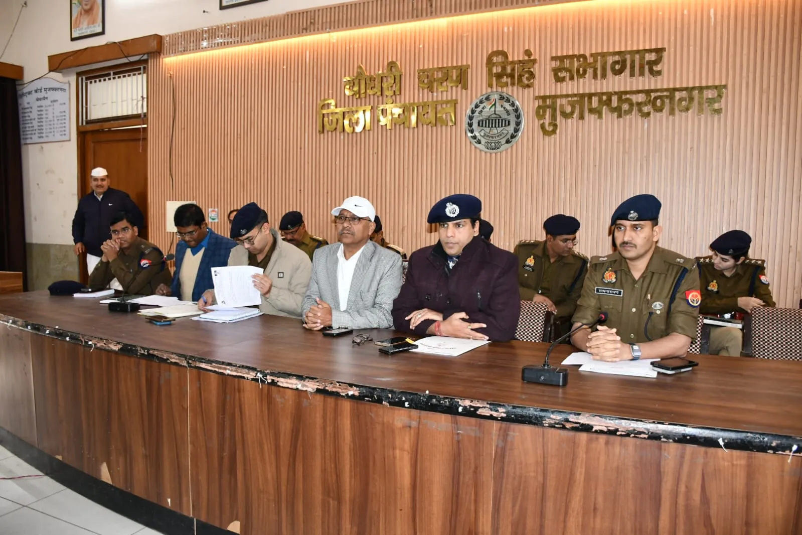 मुजफ्फरनगर में आगामी पर्व-त्योहारों को लेकर प्रशासन सतर्क, डीएम-एसएसपी ने जिला पंचायत सभागार में आयोजित की पीस कमेटी बैठक