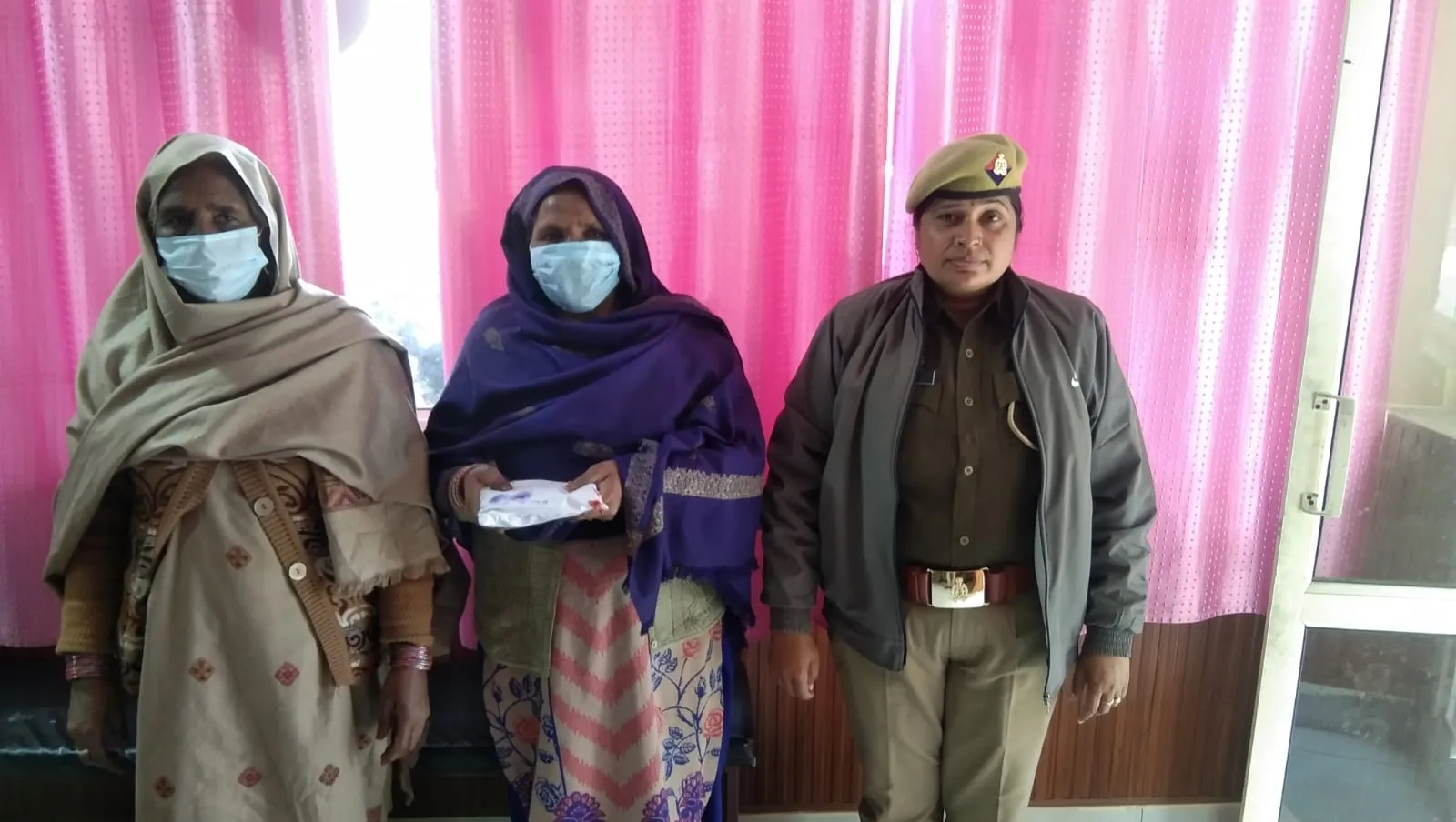 शामली में श्मशान घाट से अस्थियां चोरी करने वाली दो महिलाएं गिरफ्तार, तांत्रिक क्रिया की आशंका