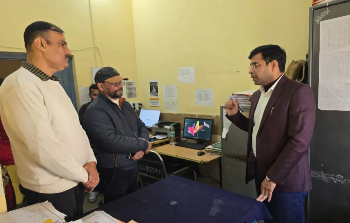 मुज़फ्फरनगर में एडीएम ने किया बघरा ब्लॉक कार्यालय का औचक निरीक्षण, फार्मर रजिस्ट्री और पुनरीक्षण अभियान के निर्देश