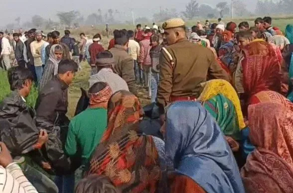  प्रेम प्रसंग के चलते चाची-भतीजे ने उठाया ऐसा कदम, गांव में मचा हड़कंप