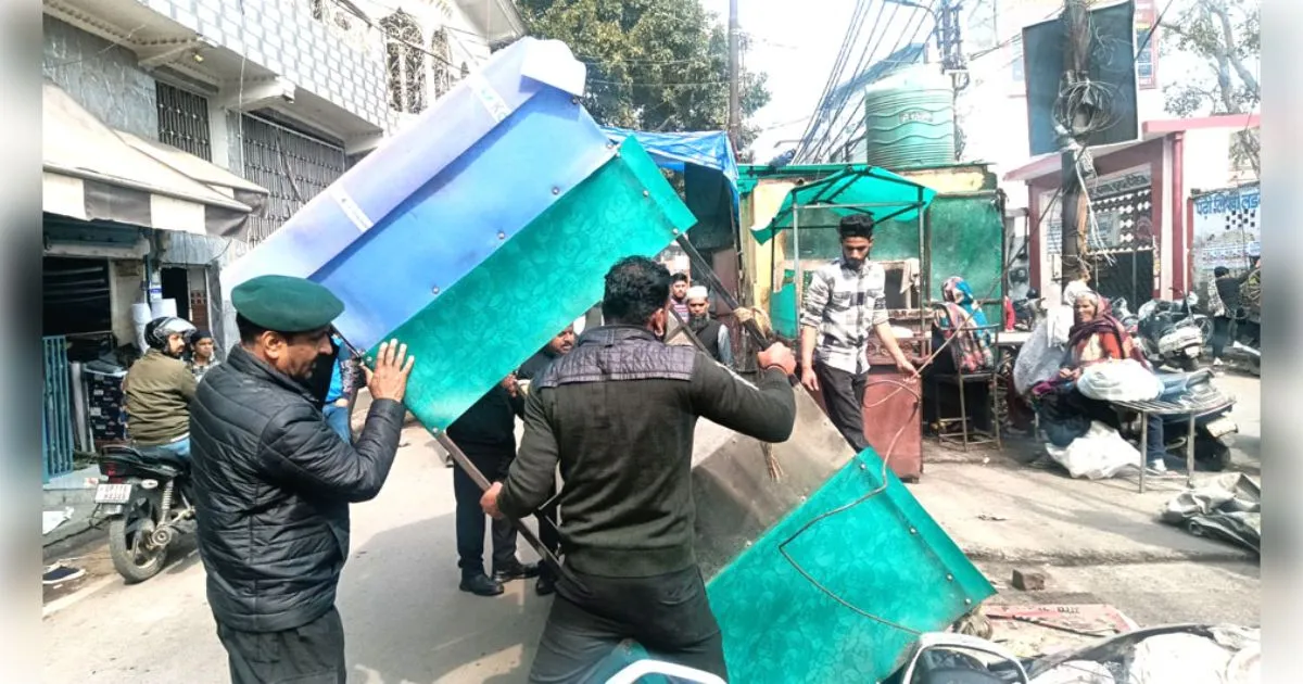 सहारनपुर: नगर निगम ने दो दर्जन दुकानों से हटाया अतिक्रमण, वसूला भारी जुर्माना; IGRS शिकायतों पर 'एक्शन' में अधिकारी