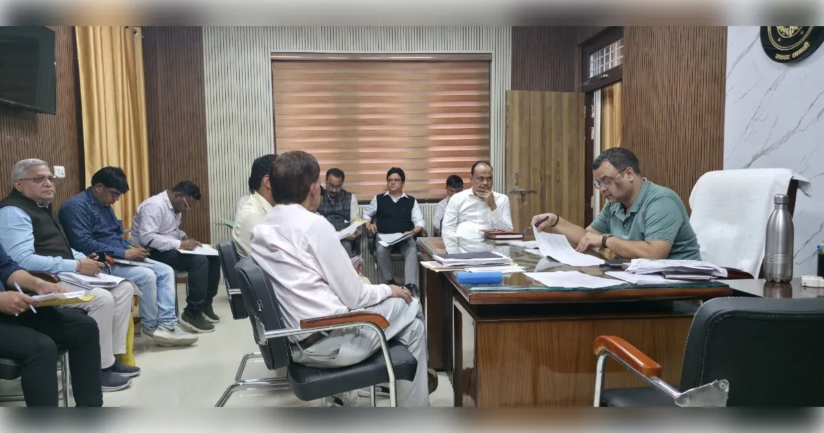 शामली: राजस्व वसूली में ढिलाई बर्दाश्त नहीं, एडीएम ने सभी विभागों को दिए लक्ष्य पूरा करने के कड़े निर्देश