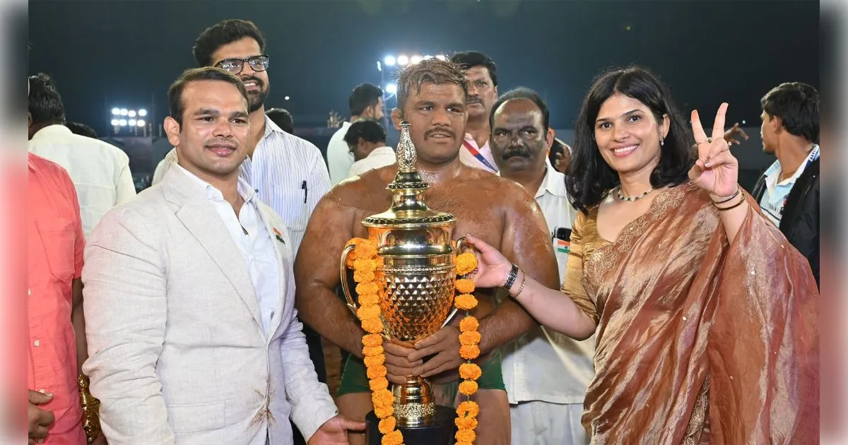 मुंबई में लौटी अखाड़े की शान: कुश्ती के महादंगल ने रचा इतिहास; कांदिवली में जुटा पहलवानों का हुजूम