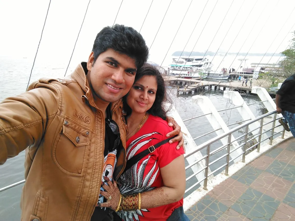 “रोमांस से रिश्ते तक”: सुधीर और योगिता राजू पुथरण का अटूट वैलेंटाइन सफर