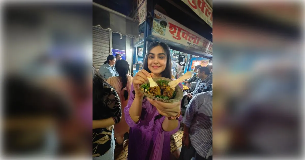 लखनऊ की गलियों में दिखा अदा शर्मा का दिलकश अंदाज़: नवाबों के शहर में चखा 'चाट' का स्वाद, सादगी ने जीता फैंस का दिल