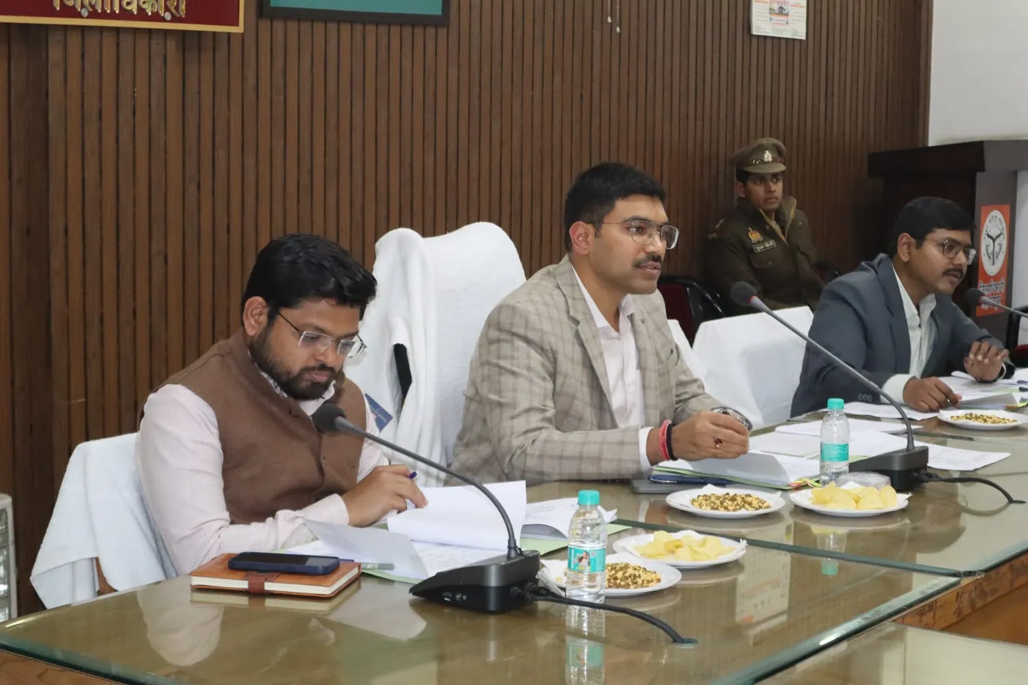 सहारनपुर : सिंगल यूज प्लास्टिक के एकत्रीकरण एवं रैन वाटर हार्वेस्टिंग में खराब प्रगति पर जिलाधिकारी ने व्यक्त की सख्त नाराजगी, स्पष्टीकरण के दिए निर्देश