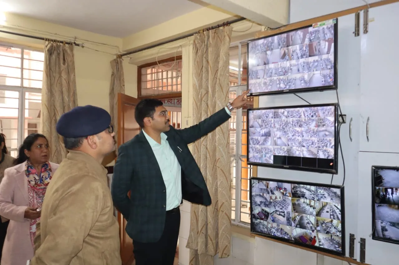 सहारनपुर : सीसीटीवी कैमरों की निगरानी और कड़ी चौकसी के बीच यूपी बोर्ड की हाई स्कूल/इंटर की परीक्षाएं शुरू, पहली पाली में कोई भी नकलची नहीं पकड़ा गया