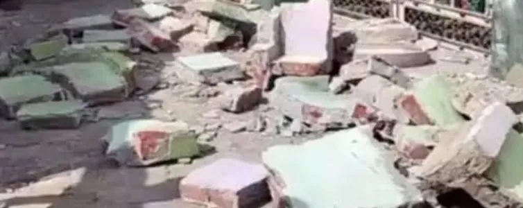 सहारनपुर के गांगनौली में मस्जिद का छज्जा गिरा, एक मजदूर घायल