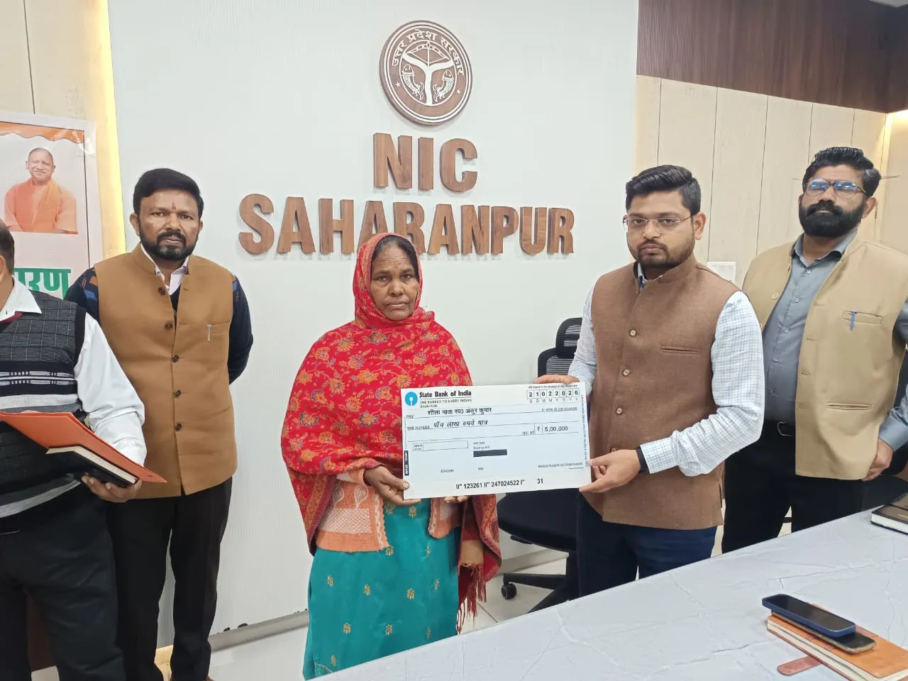 सहारनपुर में मुख्यमंत्री द्वारा किसानों को फसल बीमा और दुर्घटना कल्याण योजना का डीबीटी वितरण