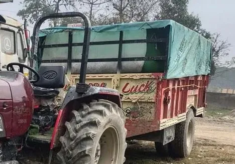 सहारनपुर : पुलिस ने अवैध रेत खनन के खिलाफ अभियान चलाते हुए तीन ट्रैक्टर-ट्रालियों को किया सीज