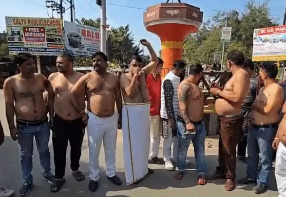 यूपी में ‘घूसखोर पंडत’ विवाद तेज, ब्राह्मणों का अर्धनग्न प्रदर्शन; अपर्णा बोलीं– ठीक नहीं, शहाबुद्दीन ने बैन की मांग की