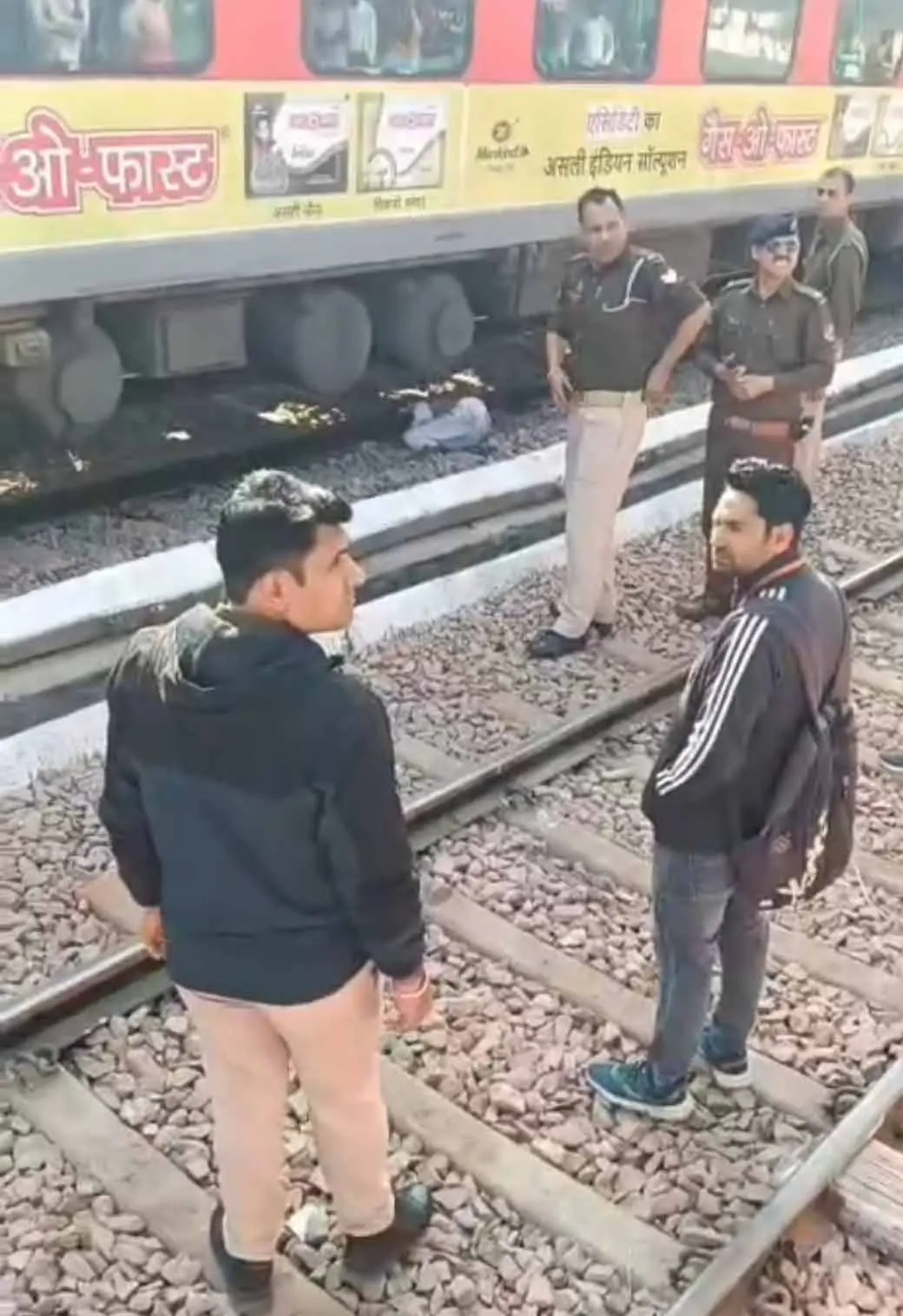 शामली रेलवे स्टेशन: ट्रेन हादसे में एक युवक की मौत, एक गंभीर रूप से घायल