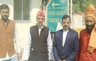 मुरादाबाद में अवैध खनन के खिलाफ प्रदर्शन, मंडलायुक्त को सौंपा ज्ञापन