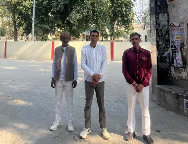 पुरकाजी में अवैध खनन माफियाओं ने पुलिस की मौजूदगी में युवक से की मारपीट, सोने की चेन लूटी, जान से मारने की धमकी, शिकायत का था शक