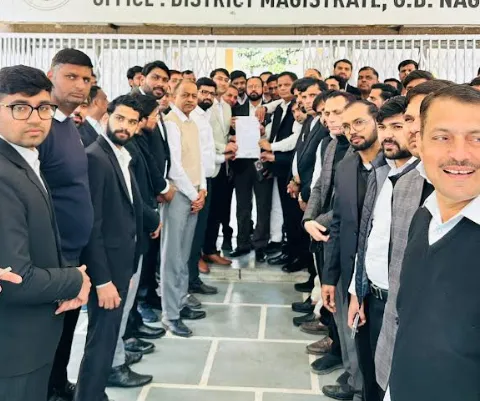 रामपुर में अधिवक्ता फारुख अहमद खान की हत्या पर गौतमबुद्धनगर बार एसोसिएशन ने जताया आक्रोश, CM को ज्ञापन सौंपा