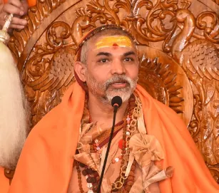 शंकराचार्य का सीएम योगी पर तीखा पलटवार: ‘योगी राजपाठ नहीं संभालता, अगर विरक्त हैं तो सत्ता क्यों स्वीकार की?’