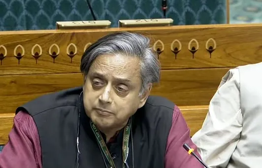 लोकसभा में जारी गतिरोध थमा, शशि थरूर ने बजट चर्चा में उठाए अमेरिकी व्यापार समझौते और बेरोजगारी पर सवाल