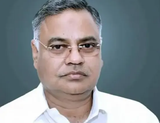 बसपा में बड़ा फेरबदल: आकाश आनंद के ससुर अशोक सिद्धार्थ का बढ़ा कद, रामजी गौतम के 'पर कतरे'