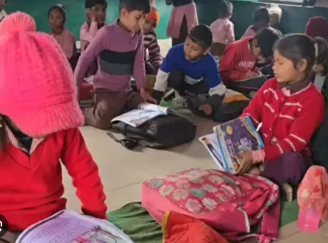 मथुरा स्कूल विवाद: सभी शिक्षक हिंदू, ग्रामीण बोले- हेडमास्टर बाउंड्री बनवाने के कारण फंसे