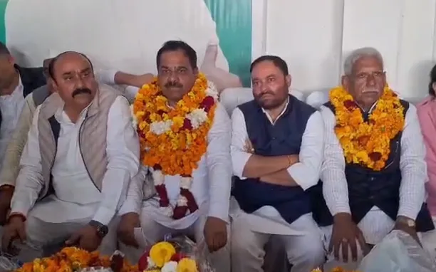 मुजफ्फरनगर में रालोद नवनियुक्त जिलाध्यक्ष संजय राठी का हुआ स्वागत, युवाओं ने कंधों पर बिठाकर निकाला जुलूस