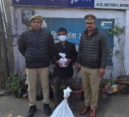 नोएडा: पुलिस की बड़ी कार्रवाई, अवैध शराब और हथियारों के साथ 6 शातिर बदमाश गिरफ्तार