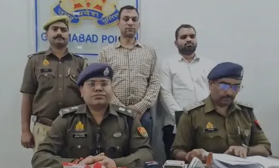 गाजियाबाद में नशा तस्कर पर बड़ी कार्रवाई, कफ सिरप के अवैध धंधे से कमाई दो करोड़ की संपत्ति जब्त