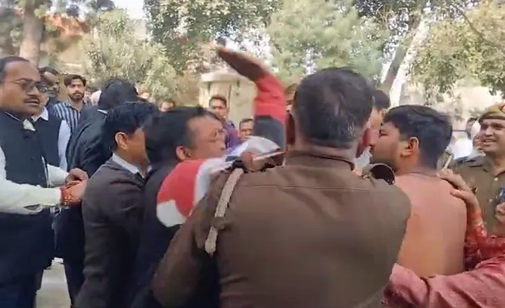 मुजफ्फरनगर: जानसठ तहसील में बैनामे को लेकर खूनी संघर्ष, बुजुर्ग की बेटी और दामाद ने वरिष्ठ अधिवक्ता को पीटा