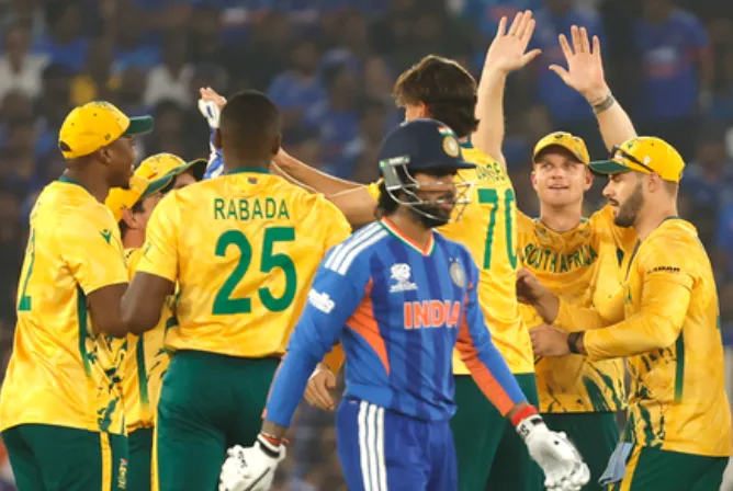 टी20 वर्ल्ड कप: दक्षिण अफ्रीका के खिलाफ भारत ने बनाया तीसरा न्यूनतम स्कोर, सेमीफाइनल की राह हुई मुश्किल 