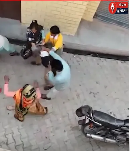 पुलिस सामने… और सड़क बनी ‘रिंग’! मेरठ में मारपीट का VIDEO वायरल