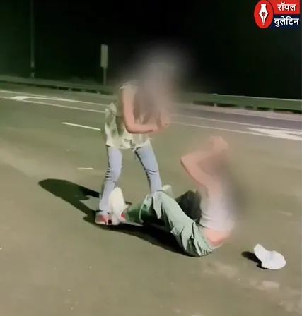 नागिन डांस सड़क पर… और एंट्री हो गई पुलिस की! वायरल वीडियो में छुपा बड़ा मैसेज