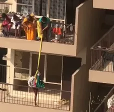 “साड़ी बनी रस्सी, मां बनी ‘स्टंट डायरेक्टर’! 4वीं मंजिल से लटकाया मासूम!”