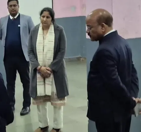 नोएडा: जिला जज अतुल श्रीवास्तव ने किशोर व बालिका गृह का औचक निरीक्षण कर सुविधाओं की ली जानकारी