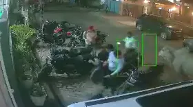 नोएडा: आवारा सांडों का खूनी आतंक, दो अलग-अलग हमलों में एक की मौत और दूसरा गंभीर रूप से घायल