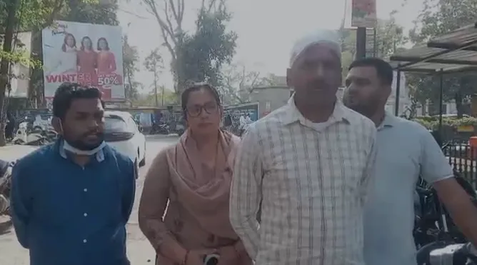 मेरठ: छुट्टी पर घर आए यूपी पुलिस के सिपाही और उसके बेटे पर जानलेवा हमला, दबंगों ने पैर पर चढ़ाई गाड़ी