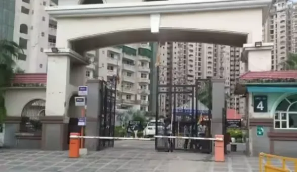 नोएडा प्राधिकरण ने आम्रपाली सफायर सोसाइटी पर लगाया 73.40 लाख का जुर्माना, STP संचालन न करने पर कार्रवाई