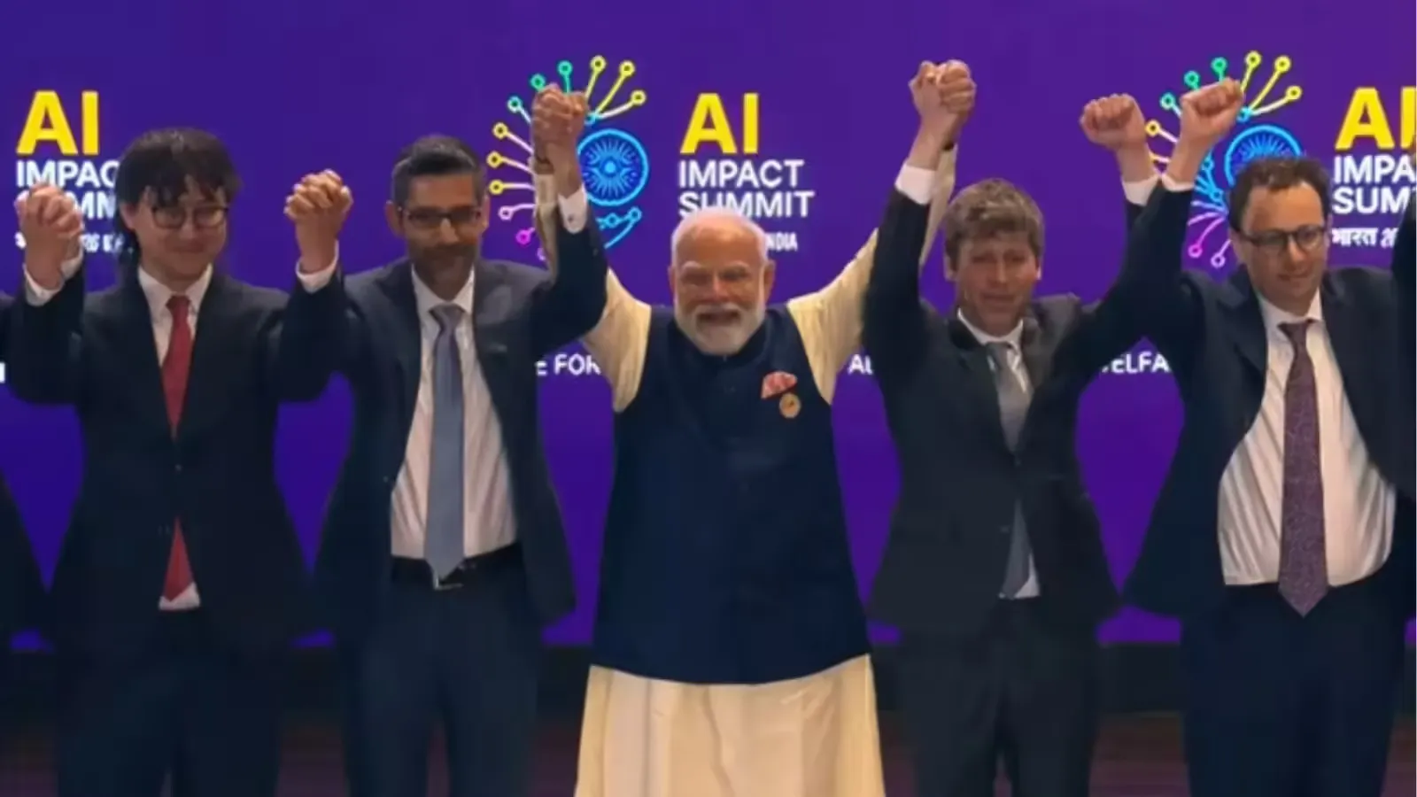 IndiaAI Impact Summit 2026 में बड़ा ऐलान अब छोटे किसान भी AI से बढ़ाएंगे पैदावार मिट्टी जांच से बाजार भाव तक हर जानकारी सेकंड्स में