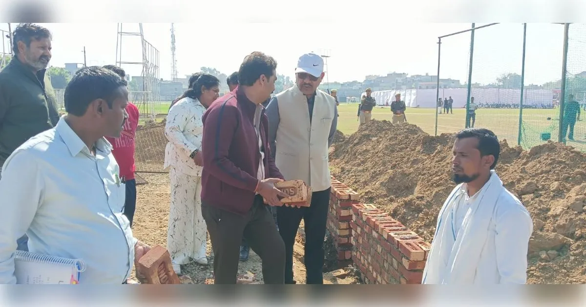 मुजफ्फरनगर में स्टेडियम निर्माण में 'भ्रष्टाचार' देख आगबबूला हुए डीएम उमेश मिश्रा, जेई की रोकी तरक्की, ठेकेदार की पेमेंट काटने का हंटर