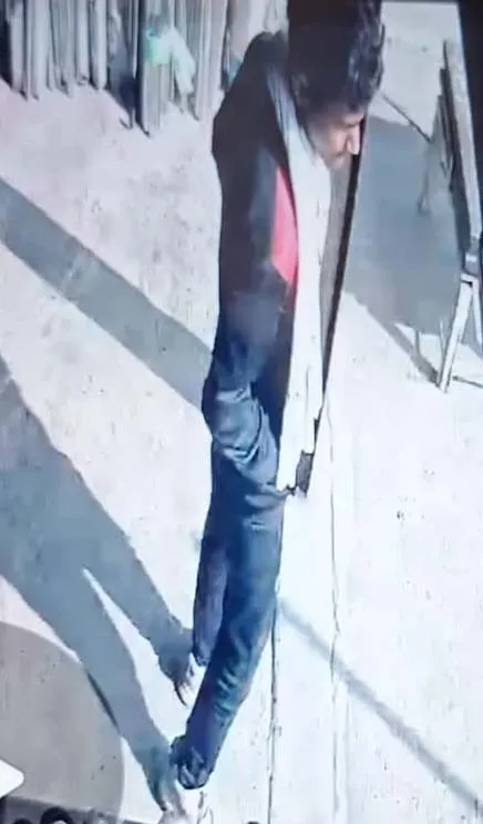 शामली में दुकान से सदका और जकात का डब्बा चोरी, चोर CCTV में कैद