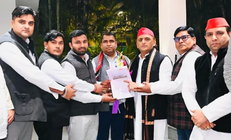 नोएडा एयरपोर्ट प्रभावित किसान परिवारों को स्थाई रोजगार का आश्वासन, अखिलेश यादव से युवाओं की मुलाकात