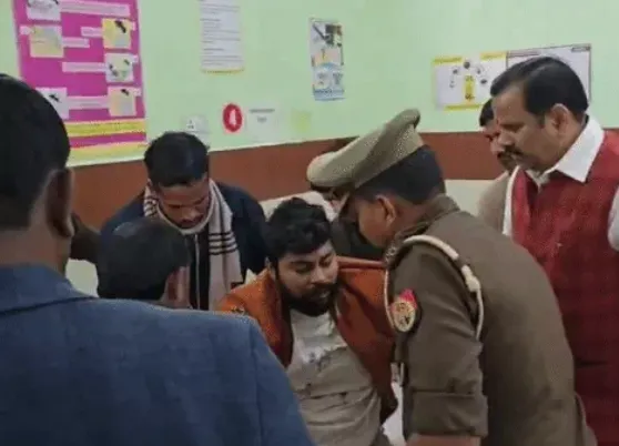 लखनऊ: ईंट लदी ट्रैक्टर-ट्रॉली में वैगनआर कार घुसी, महिला समेत 2 घायल; पूर्व मंत्री ने काफिले की गाड़ियो से अस्पताल पहुंचाया