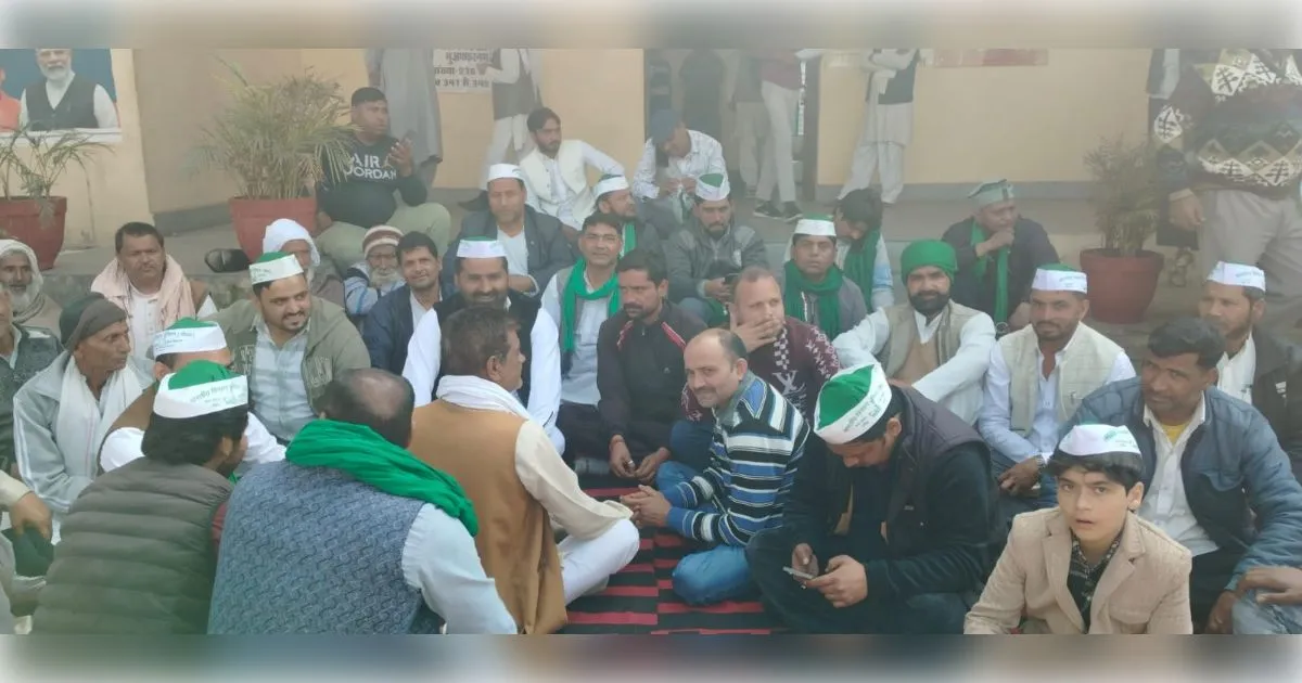 मुजफ्फरनगर: तहसील परिसर में किसानों का 'हल्लाबोल', कैम्पा कोला फैक्ट्री और चकबंदी में भ्रष्टाचार को लेकर जमकर नारेबाजी