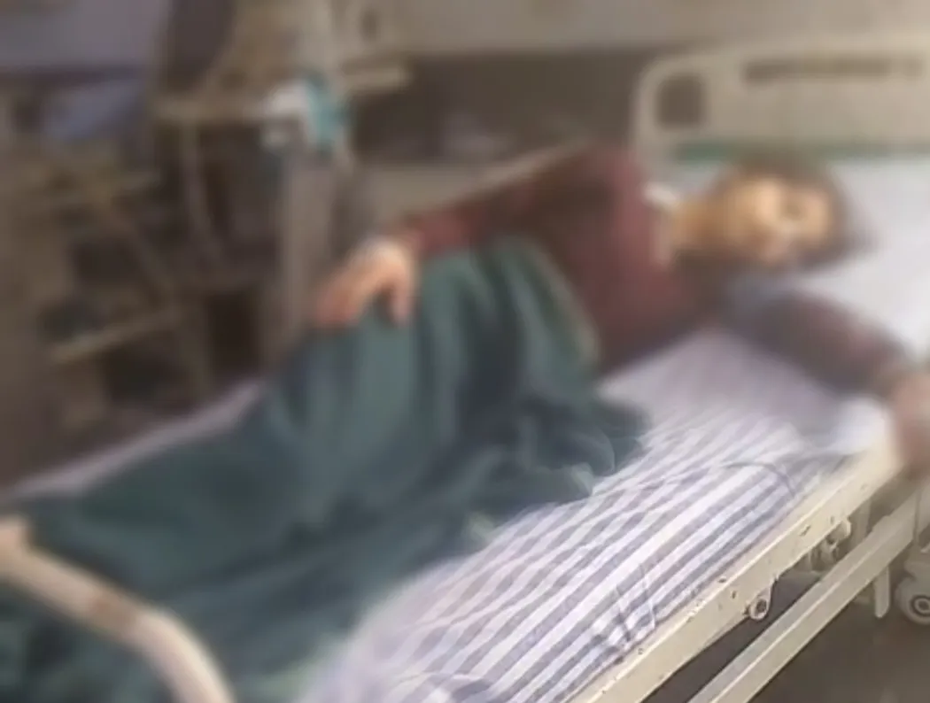 मेरठ: स्कूल में जहरीली गोलियां खाने से दो छात्राओं की हालत बिगड़ी, अस्पताल में भर्ती