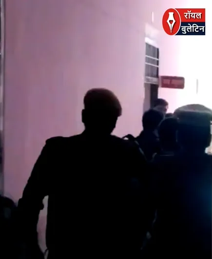 यूपी में सीएम जनसुनवाई का सच: कासगंज में न्याय नहीं, पुलिसिया दहशत, BJP नेता को गिरेबां पकड़ घसीटा गया