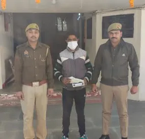नोएडा: चोरी और मोबाइल स्नैचिंग के आरोप में दो बदमाश गिरफ्तार, अवैध तमंचा बरामद