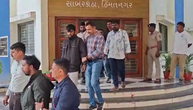 गुजरात: डिटर्जेंट और यूरिया मिलाकर नकली दूध बनाने वाली फैक्ट्री का भंडाफोड़, पांच गिरफ्तार, मालिक फरार