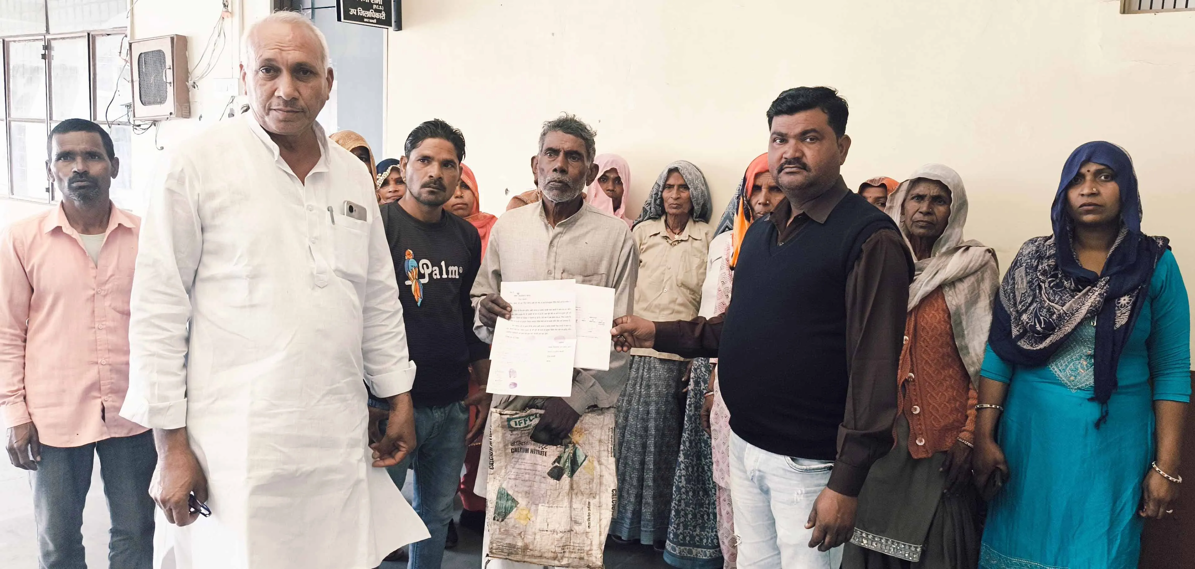 शामली के करौदा हाथी गांव के ग्रामीणों ने भूमि पैमाइश की मांग की