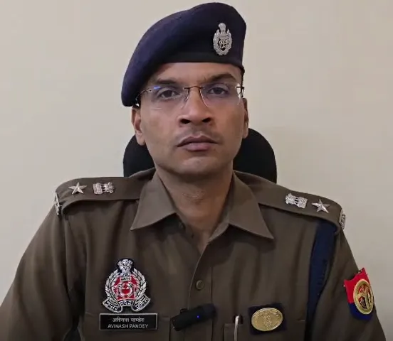 मेरठ में धागा व्यापारी से 20 लाख की वसूली के आरोपी दरोगाओं पर एफआईआर, हिरासत से दोनों फरार  