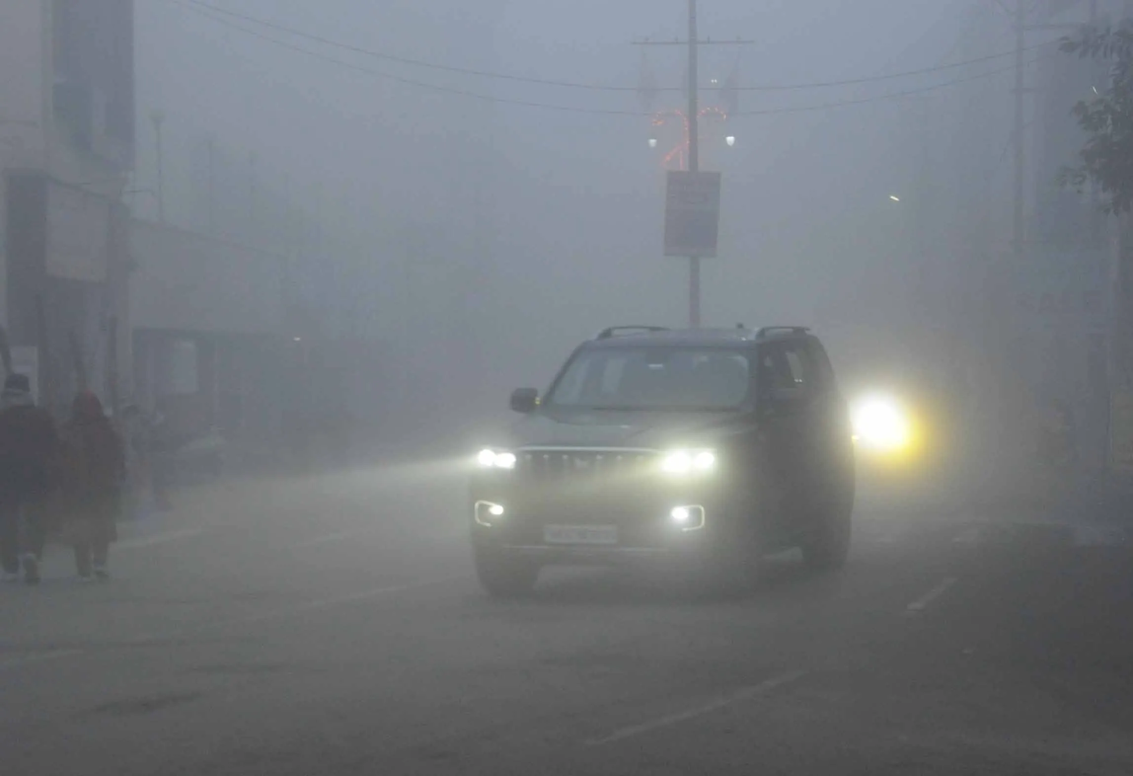 शामली में घना कोहरा और ठंडी हवाओं का कहर, तापमान में आई तीन डिग्री की गिरावट