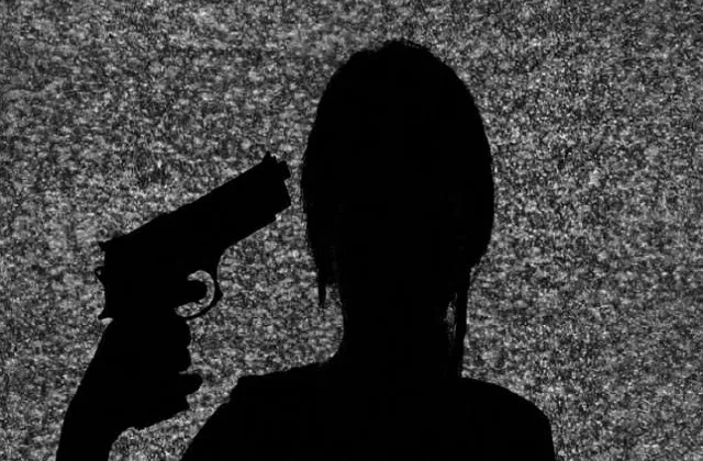 नोएडा: पार्टी में दिल्ली पुलिस कांस्टेबल की पिस्टल से युवती की मौत, जांच जारी